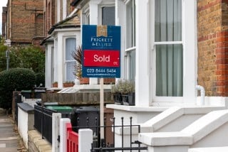 Hundreds of fixed-rate mortgage deals drop below 5% – but is now a good time to fix?