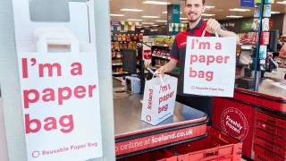 Iceland to cut out plastic bags in trial