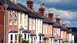 Homeowners remortgaging on Fridays or at weekends face £100+ in extra costs