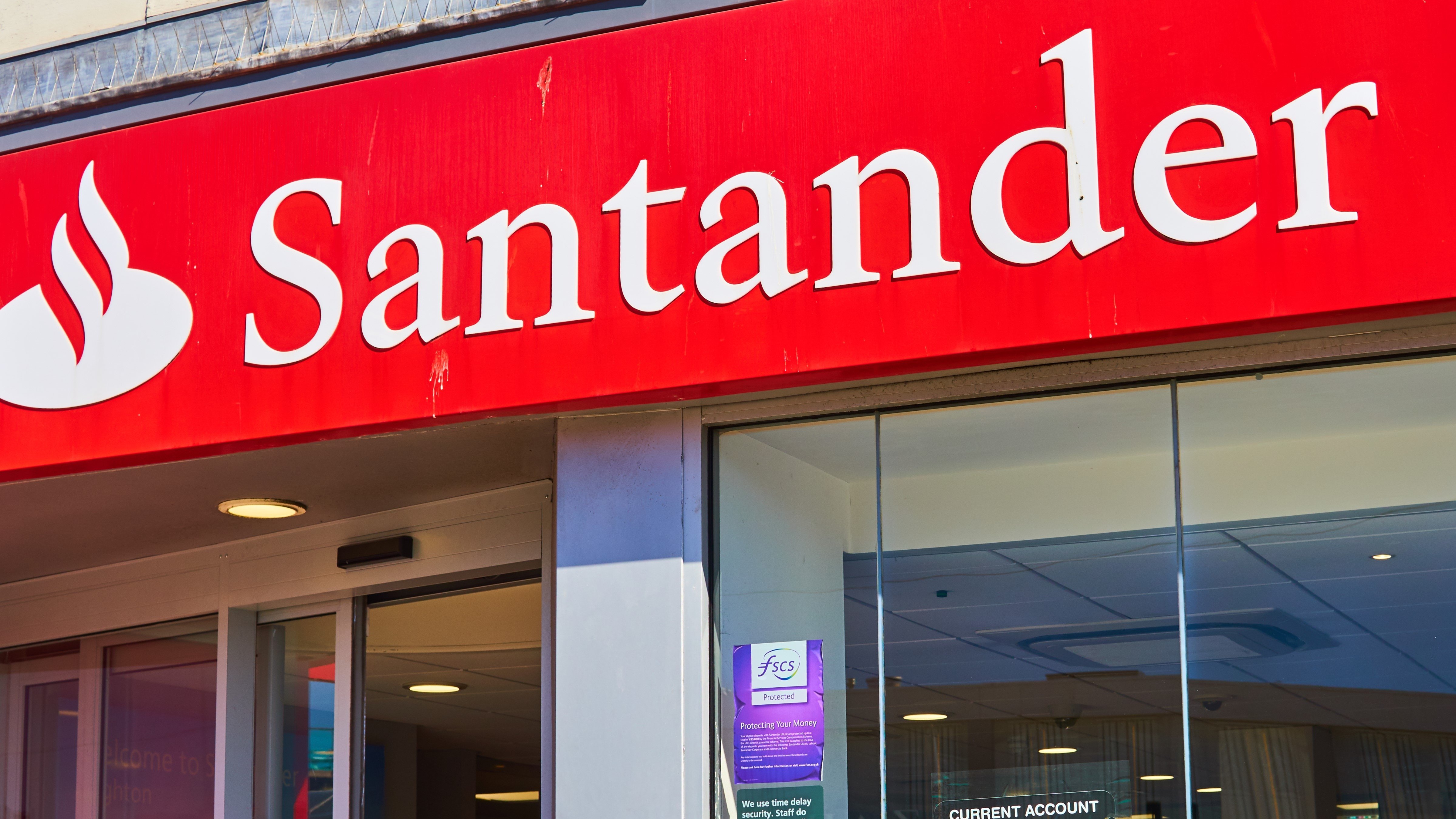 Santander To Close 140 Branches But If You Re Affected Here S Where You Can Bank Instead