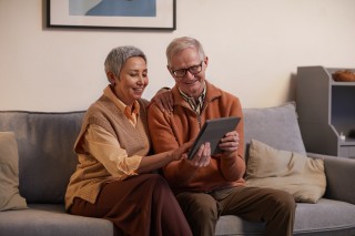 Should I switch to universal credit from tax credit or income support?