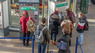 'I'll lose £450': Thousands miss out on 26-30 Railcard after delay